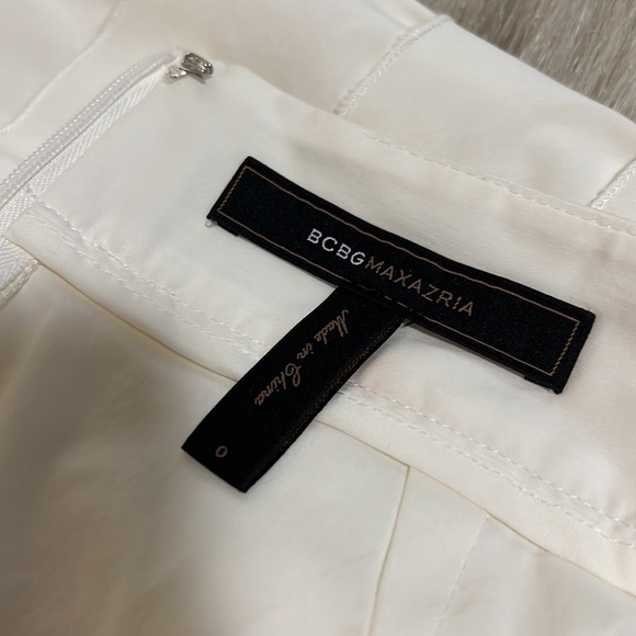 Vintage BCBGMAXAZRIA Off White 0 Tiered Pencil Skirt Front V Layered Stretch Y2K - Picture 3 of 12